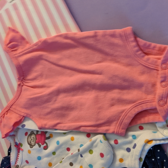 💝 newborn Carter's, set of 4 onesies - Picture 2 of 6